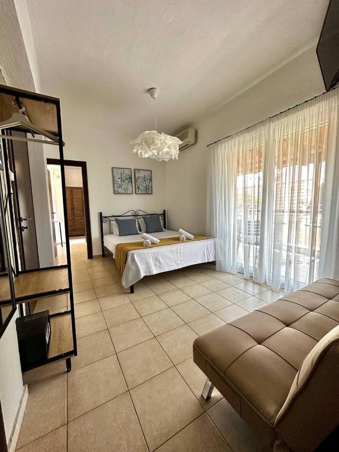 La Scala Family Apartments Nea Roda Esterno foto
