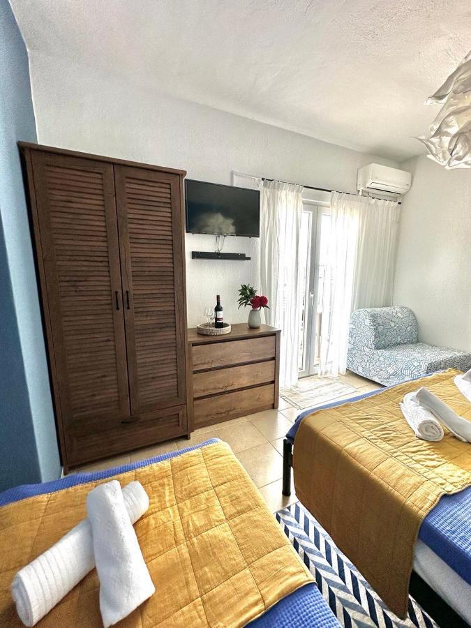 La Scala Family Apartments Nea Roda Esterno foto